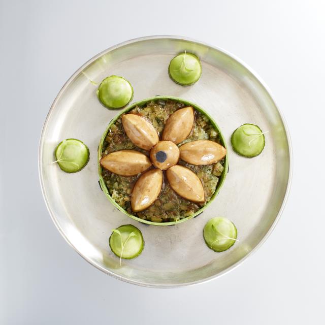 L'assiette réalisée par Victor Grimon sur le thème  Tarte de foies blonds aux cornichons.