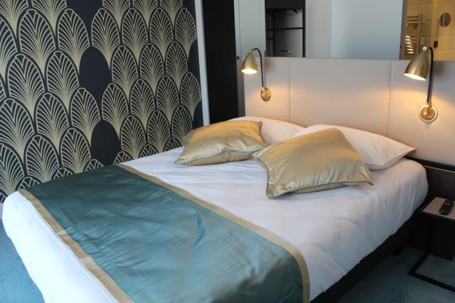 Une des chambres art-déco du Best Western Hôtel Journel Saint-Laurent-du-Var