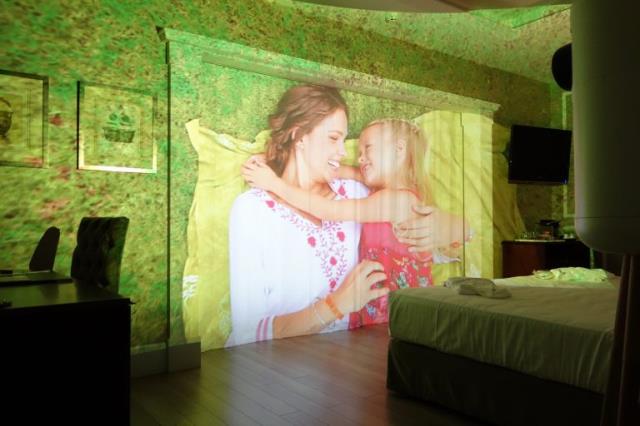 L'hôtel Catalonia Passeig de Gràcia utilise un système de projection immersive, signé Broomx Technologies.