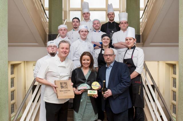 Les finalistes et le jury du concours Dairy Chef