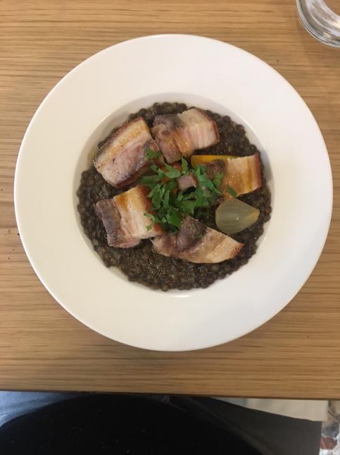 La cuisine classique ? Une cuisine sentimentale et réconfortante (ici, le petit salé aux lentilles du restaurant Cadoret dans le 19e arrondissement de Paris)