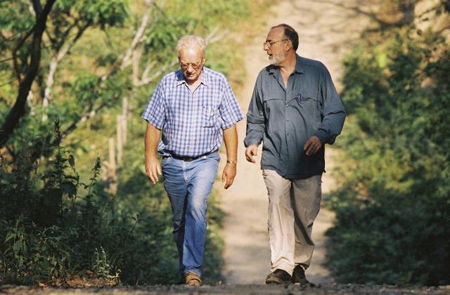 Le Padre Van Der Hoff et Jean-Pierre Blanc.