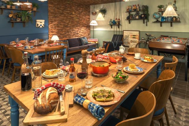 L'enseigne revisite les codes de la table d'hôtes.