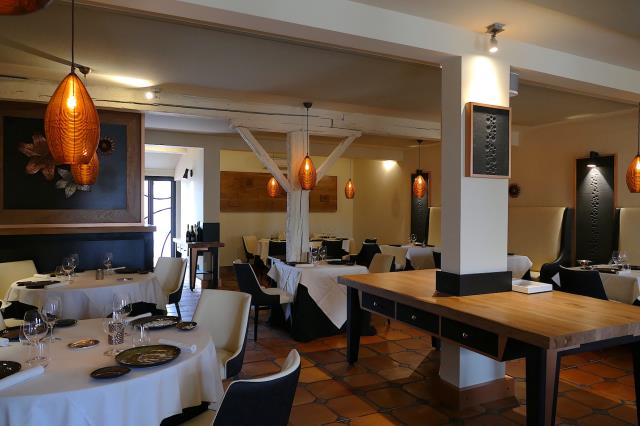 Le Puits Saint Jacques, 10 ans avec 2 étoiles pour Bernard Bach, nouveau décor au restaurant