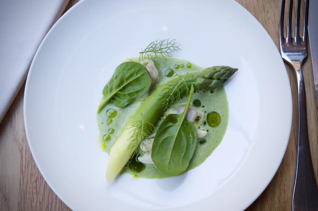 Asperge du Domaine des Roques Hautes, praire de la Baie du Mont Saint Michel à l'anis vert et fenouil