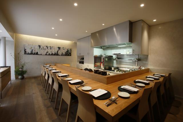 La salle du restaurant ? Un unique comptoir de 14 places assises