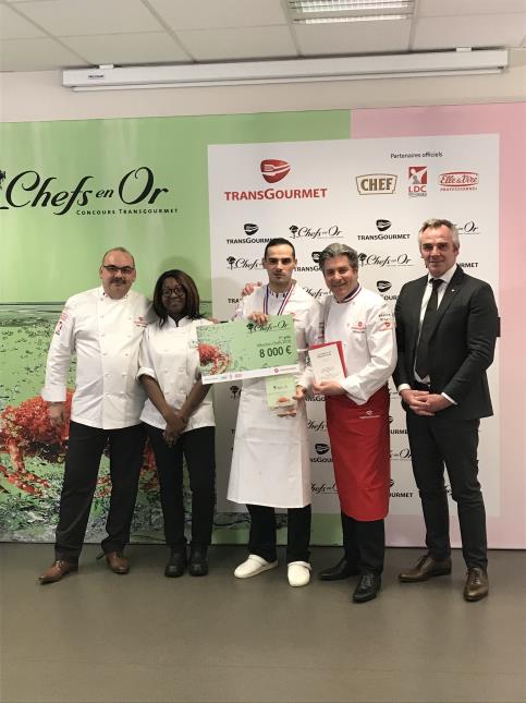 De g à d : Marc Gallais, Aïda, Dylan Desmoulins, Michel Roth et le président de Transgourmet France,