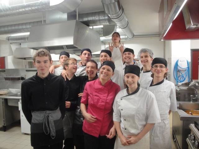 la classe de CAP 2ème année Cuisine – Restaurant du lycée Le Breda en route vers le Pays Basque