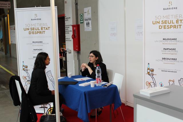 Le salon prend des airs de site de rencontre pour visiteurs et recruteurs.