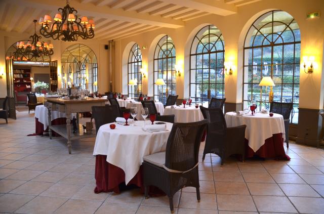 La salle de restaurant a été installée dans l'orangerie et peut accueillir jusqu'à 50 convives en intérieur.