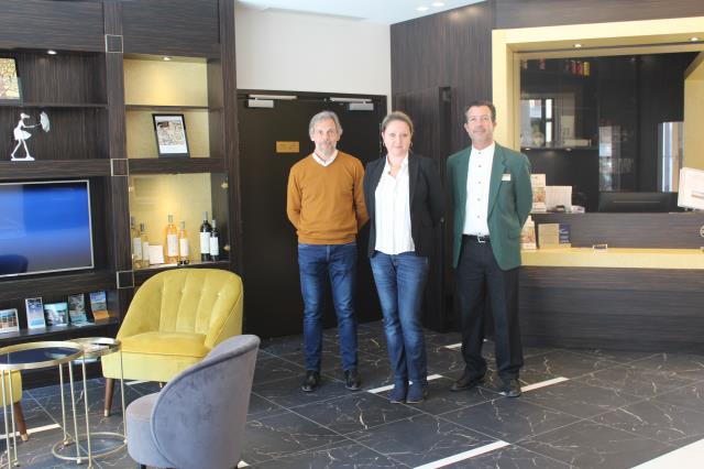 l'équipe dirigeante du BW Hôtel Journel Saint-Laurent-du-Var, de g. à d.: Fabric Journel, Irina Lhermitte et Nicolas Lhermitte