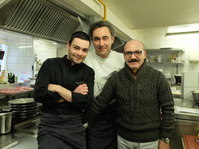 Sébastien et Stafano D'Onghia (au premier plan) ont revendu Il Cortile. Le chef Jean-Michel Feger, au centre, proposera dorénavant sa propre cuisine.