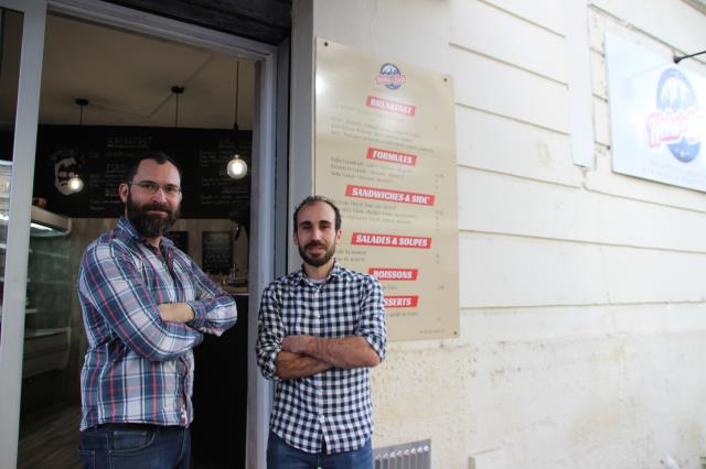 Maxence Célérier (à g.) et Arnaud Matéo ont testé le pastrami à New-York avant d'ouvrir le Noho's Deli.