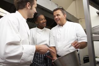 Les employés sont impliqués dans la mise au point des recettes.