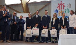 Arnaud Donckele avec les étudiants auteurs des meilleurs rapports de stages : « Ici, à Saint-Chély,...