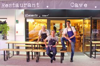 De gauche à droite, les associés : Benoit Berthail (cuisine, vin), Yoann Bonniot (service et vin),...