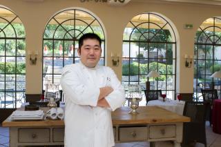 Takashi Kinoshita officie depuis le 1er avril 2015 au Château de Courban et vient de décrocher...