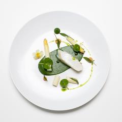 Anthony Lumet (Le Pousse Pied) : filet de lieu jaune de ligne, asperges, pulpe d'épinard, et...