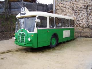 Le Bus à Mouly, enclavé dans ses Tables