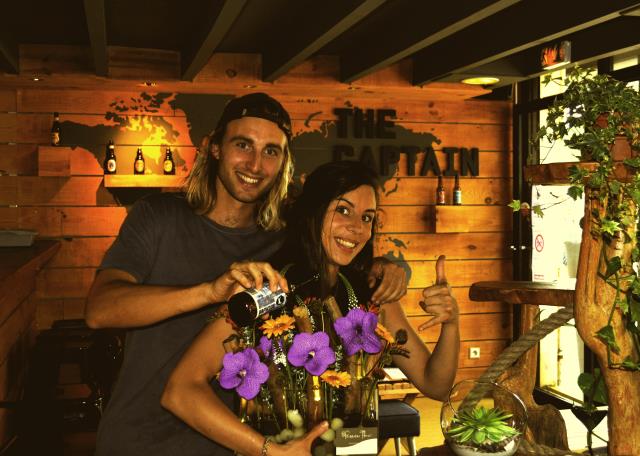 Amandine et Jimmy Pages, frère et soeur, ont ouvert à l'année leur bar à tapas dans une station balnéaire.