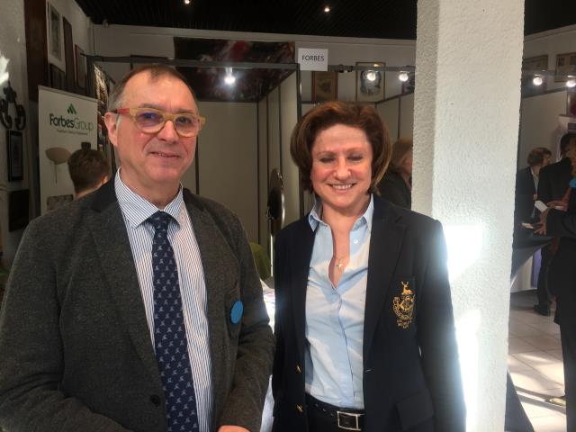 Cyrille Jeanne, président de l'Aflyht et Mary Bourgade adjointe au maire de Nîme déléguée au tourisme et patrimoine. La ville est candidate à l'inscription au patrimoine de l'Unesco