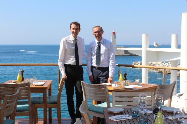 de g. à d., Marc Dussolier, propriétaire et Christophe Prosper, directeur du restaurant 'Le Plongeoir'