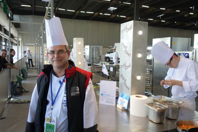 En action, Paul Marcon, médaille d'or cuisine avec Bertrand Bédu, expert international