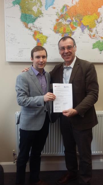 Signature de l'accord Erasmus + entre le directeur du GMIT et Michel Sarrazin, proviseur du lycée de Gascogne