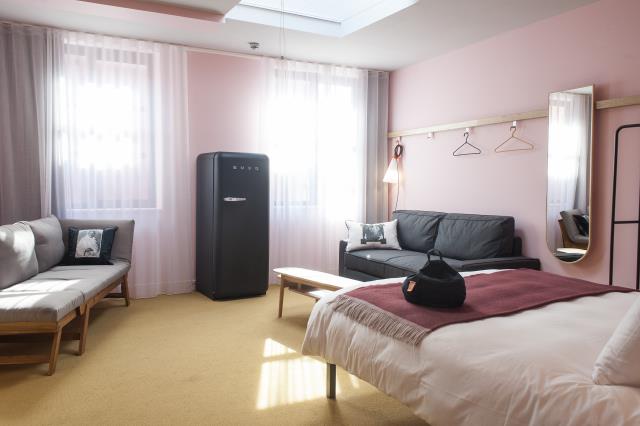 Une chambre XXL pour 5 personnes au MOB, à Saint-Ouen.