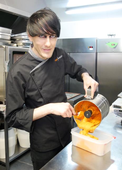 Olivier Streiff prépare la purée de patate douce