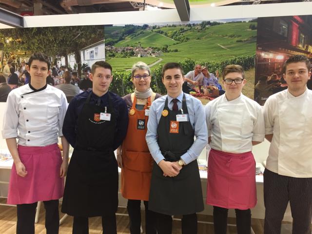 Les BTS du lycée Le Corbusier en compagnie de Anne Halgand du comité de promotion de la Chambre d'Agriculture des Hauts-de-France