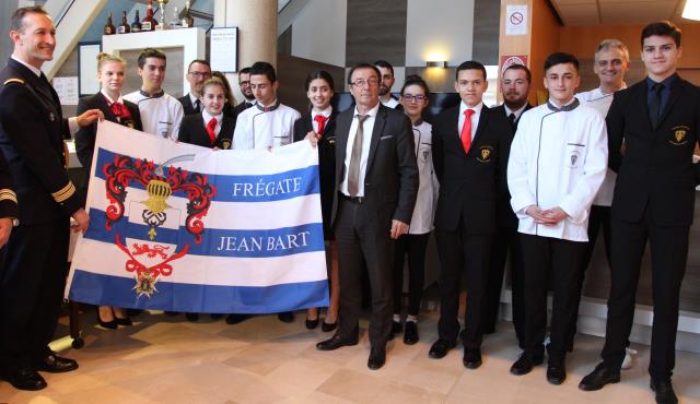 Une promotion a été baptisée au nom de la Frégate Jean Bart, assurant à ces neuf élèves de participer à un partenariat inédit avec la Marine Nationale.