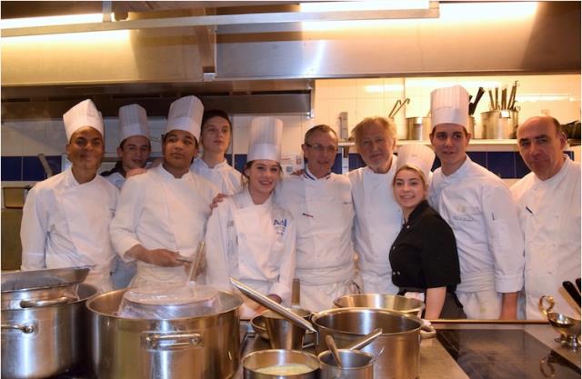 Avec Pierre Gagnière, Michel Nave et leurs professeurs les élèves ont concocté de succulents plats