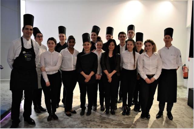 Les étudiants MACAT et les encandrants pour le dîner 'Soir des thés'