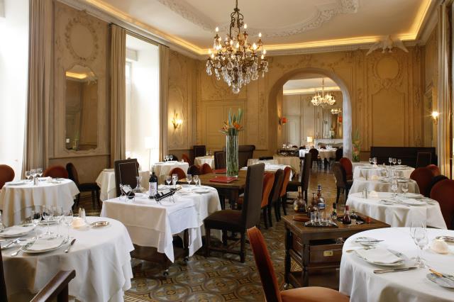 Le restaurant gastronomique du Château peut accueillir une cinquantaine de couverts.