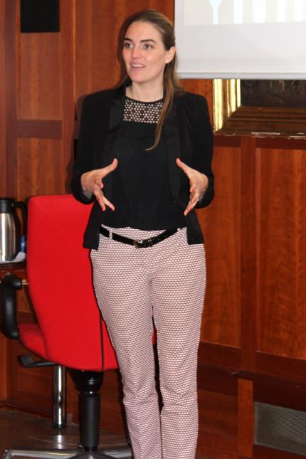 Flora Desbrosses, consultante en stratégie social media