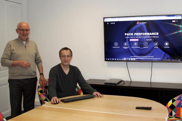 Serge et Raphaël Salique dans les locaux d'Hotel Optimiser à Nice