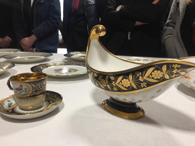 Pièce de vaisselle sauvée de l'incendie de Tuileries (d'une valeur inestimable)