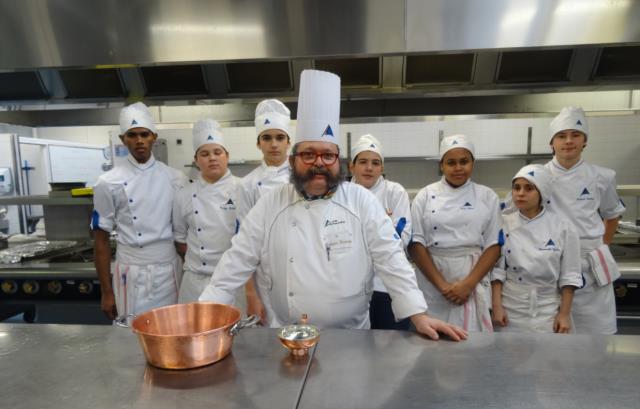L'atelier de confiture de Philippe Gardette, professeur de cuisine au lycée René Auffray