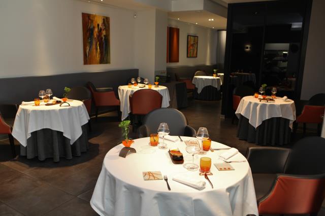 Si le Skab bénéficie d'un vaste patio utilisé dès le printemps, l'intérieur du restaurant est composé de plusieurs espaces et d'un salon privatisable.