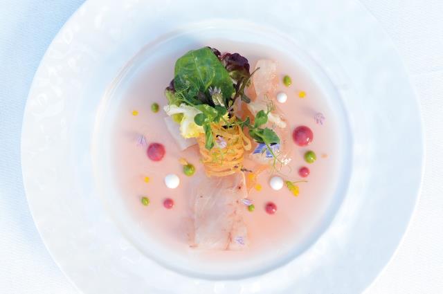 Mulet de l'estuaire de la Gironde : un produit local revisité par Maxime Deschamps, chef du Château de Mirambeau