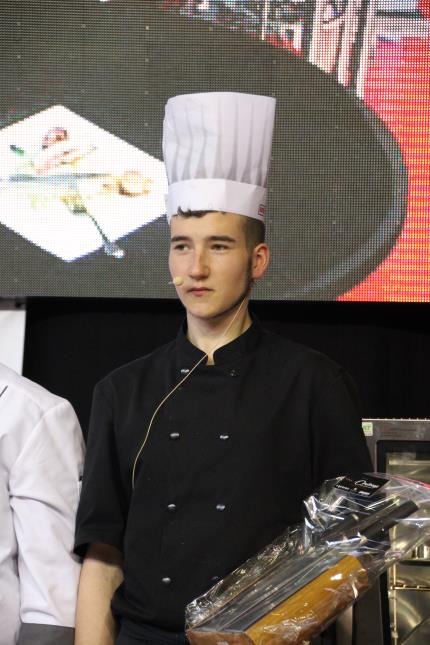 Julien Plouraboue, en bac pro cuisine et apprenti, est le vainqueur du concours Saphir 2017.