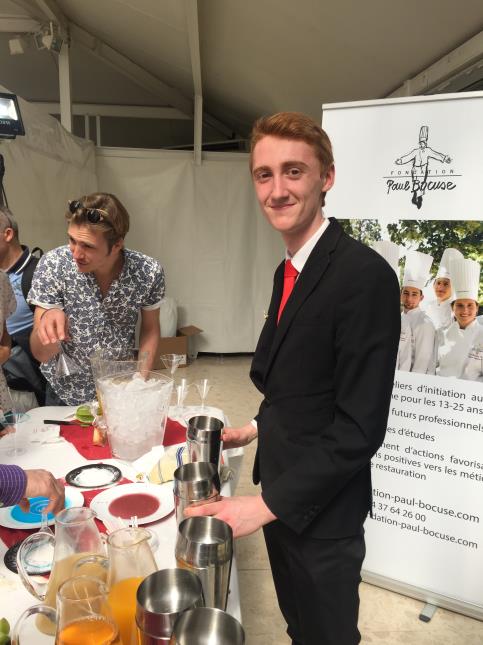 Lucas, terminale bac pro en démonstration barman