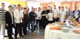 Entre concours et conférences, l'ensemble de l'équipe pédagogique du lycée, les chefs et les...