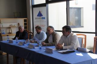 Jean-François Blanchet (au centre) présentait avec Marc Duverneuil le vice-président (à sa droite)...