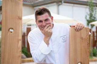 Jérôme Jaegle, 38 ans, cultive une partie de ses légumes et ses plantes aromatiques.