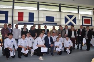 Olivier Roellinger avec les jeunes finalistes.