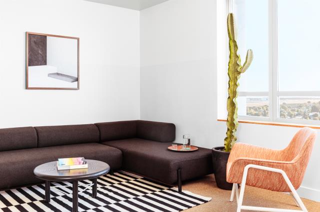 Sobriété et design dans les chambres du June Hotel