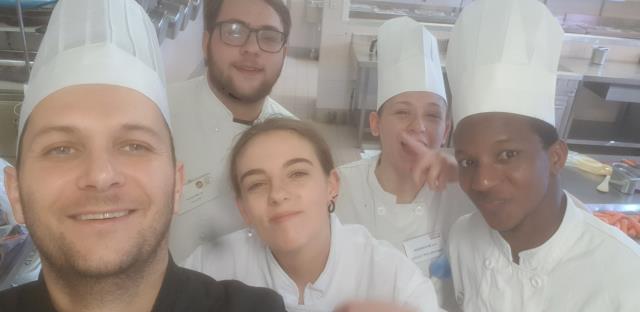 Maxime Jacquetin et les apprentis pendant les JPO en mars, juste avant le confinement