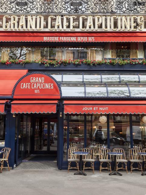 Un modèle d'amplitude horaires : le Grand Café des Capucines, à Paris (IXe), ouvert 24 heures sur 24, 7 jours sur 7.